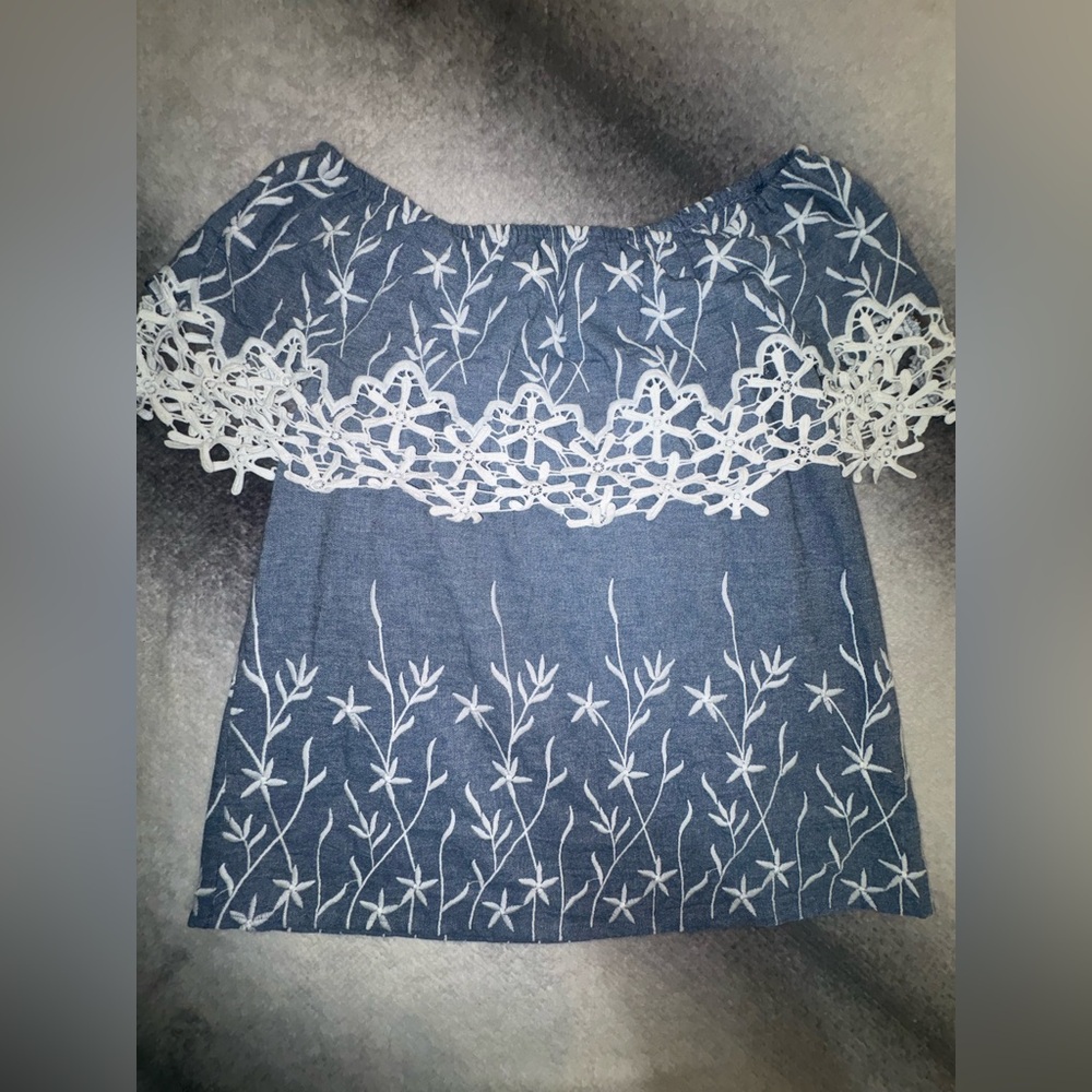 NWOT Cato Blue White Chambray Embroidered Off Shoulder Blouse Top Shirt S‎ (A4)
